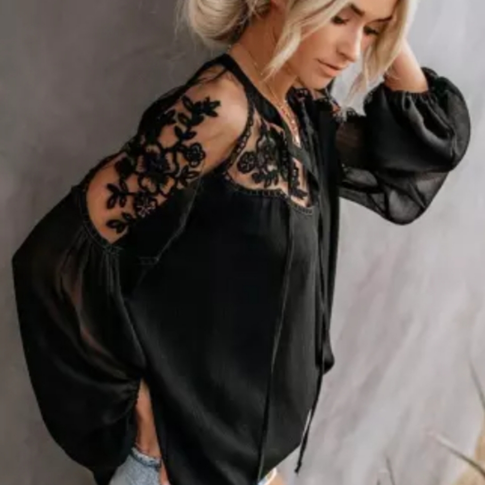 Last One New boutique lace blouse - Picture 2 of 11